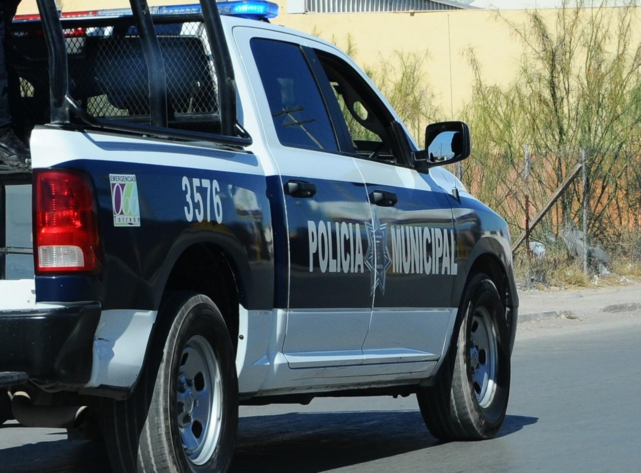 A punta de pistola, despojan a hombre de su camioneta en Torreón
