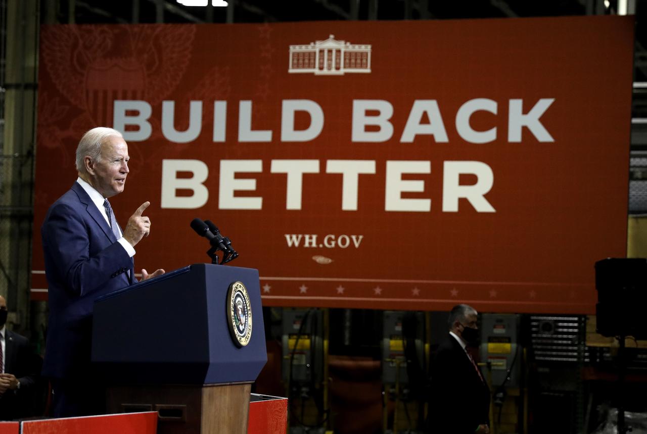 El presidente Joe Biden insiste en la importancia de aprobar su plan social y de infraestructura