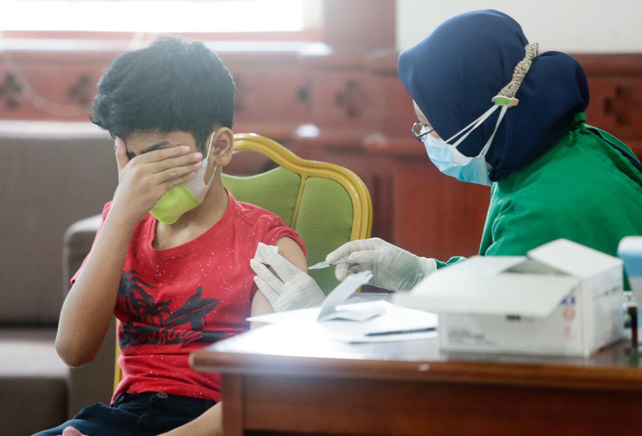 China inicia vacunación contra COVID en niños de 3 años