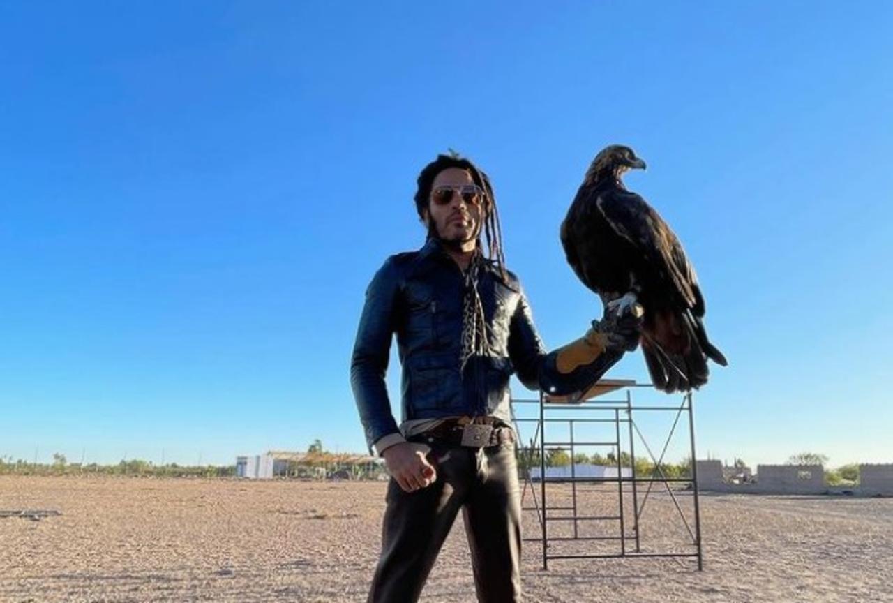 Lenny Kravitz sorprende desde el desierto de Chihuahua
