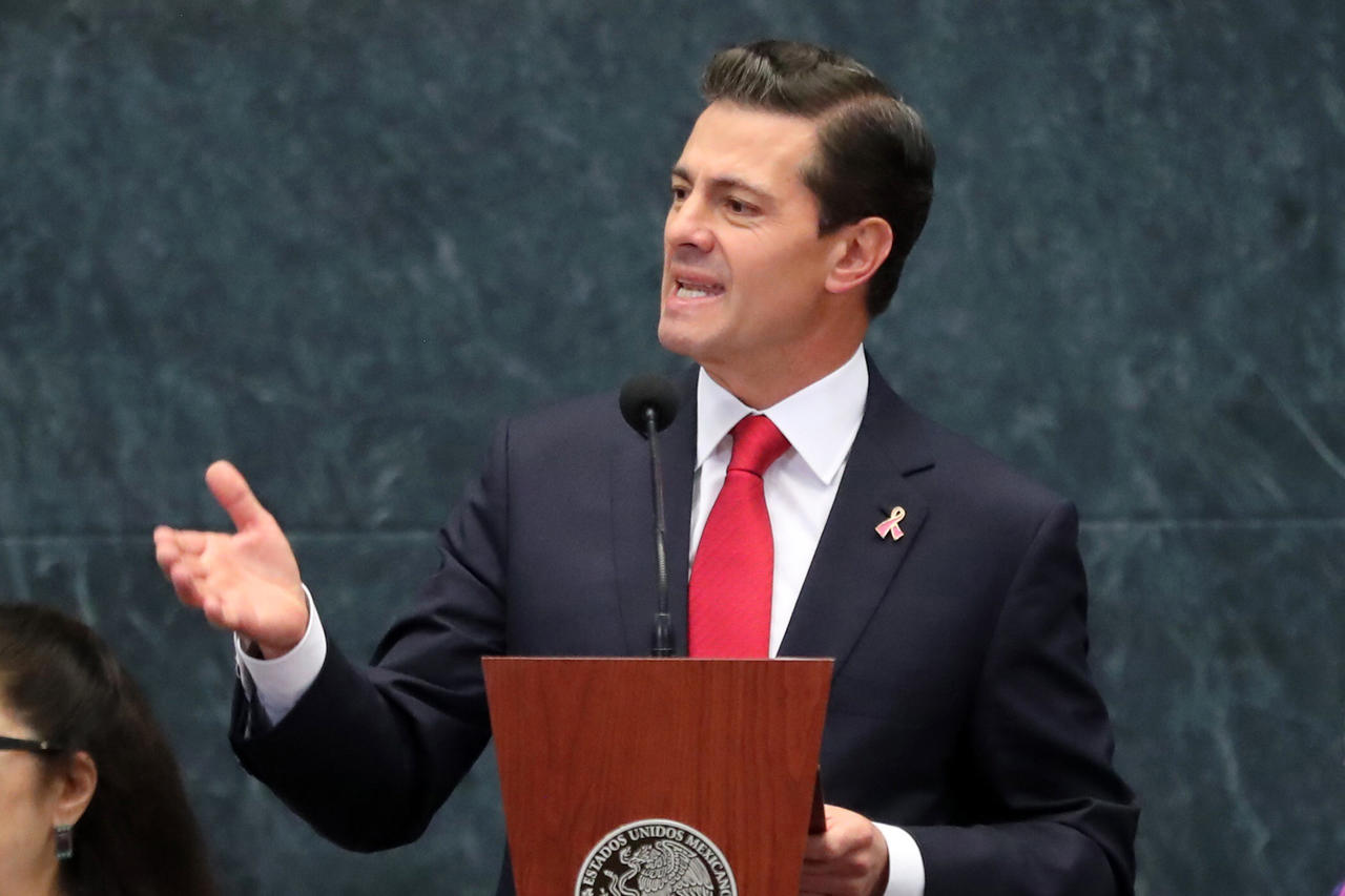 El director de Pemex revela gastos millonarios en celulares, viajes y congresos con Enrique Peña Nieto