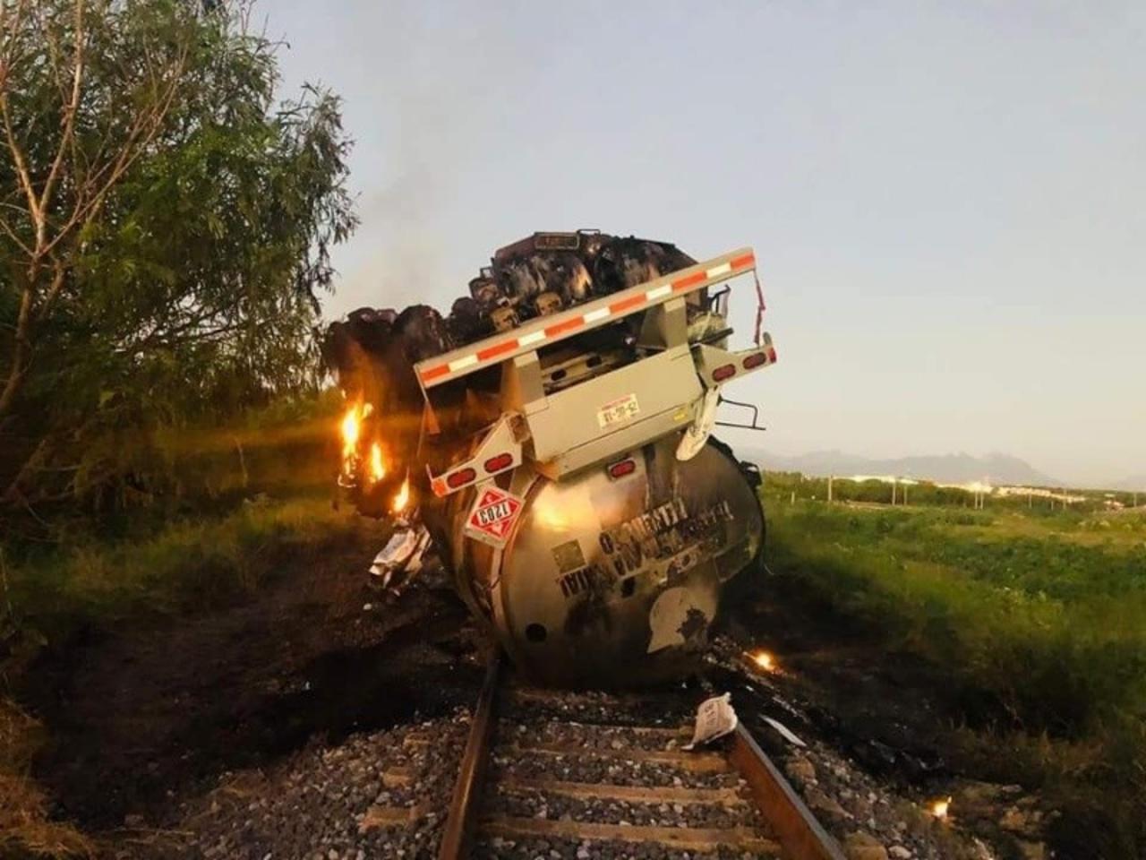 Una pipa choca con el tren en Nuevo León; hay tres lesionados
