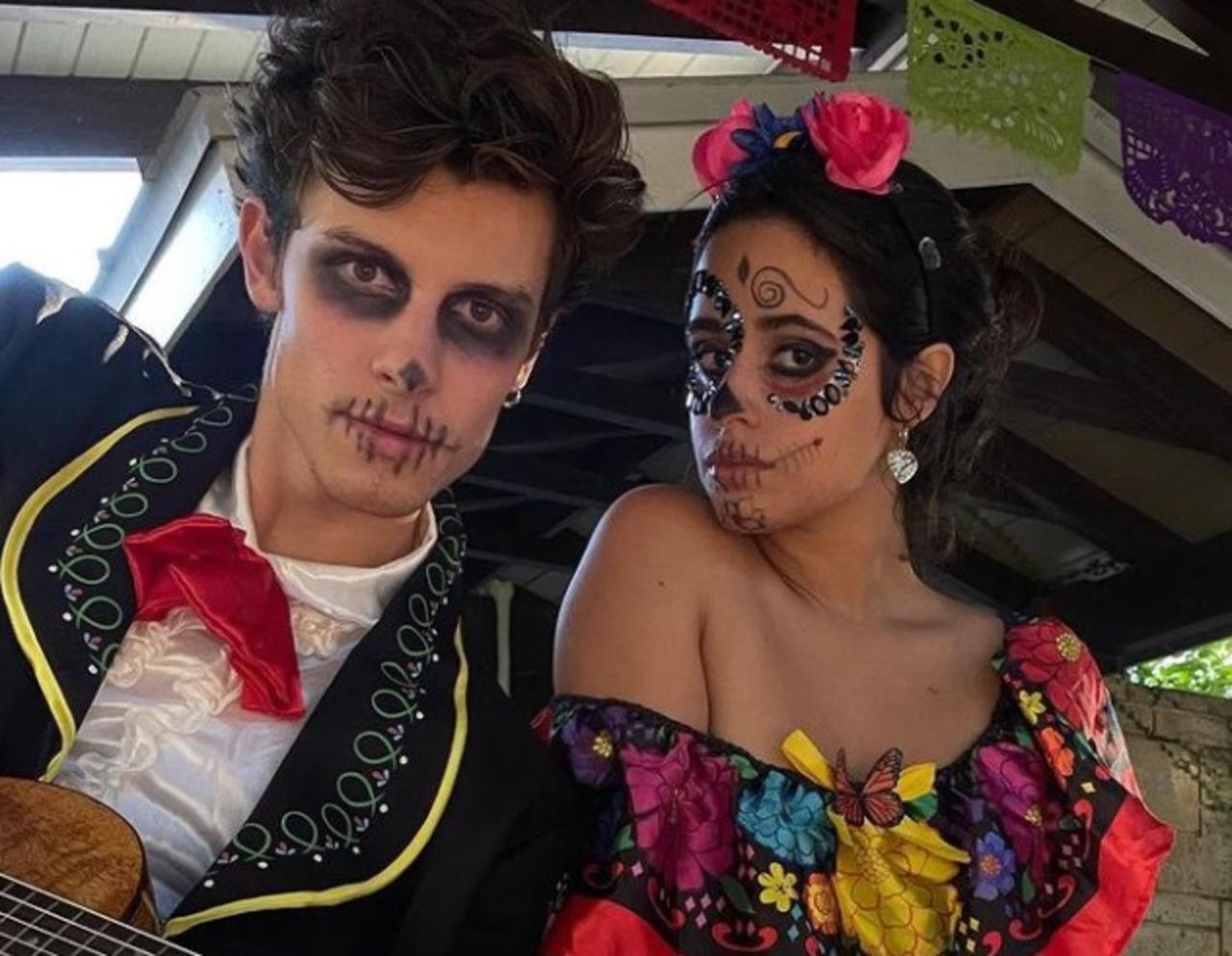 Shawn Mendes y Camila Cabello se adentras en la celebración de Día de Muertos