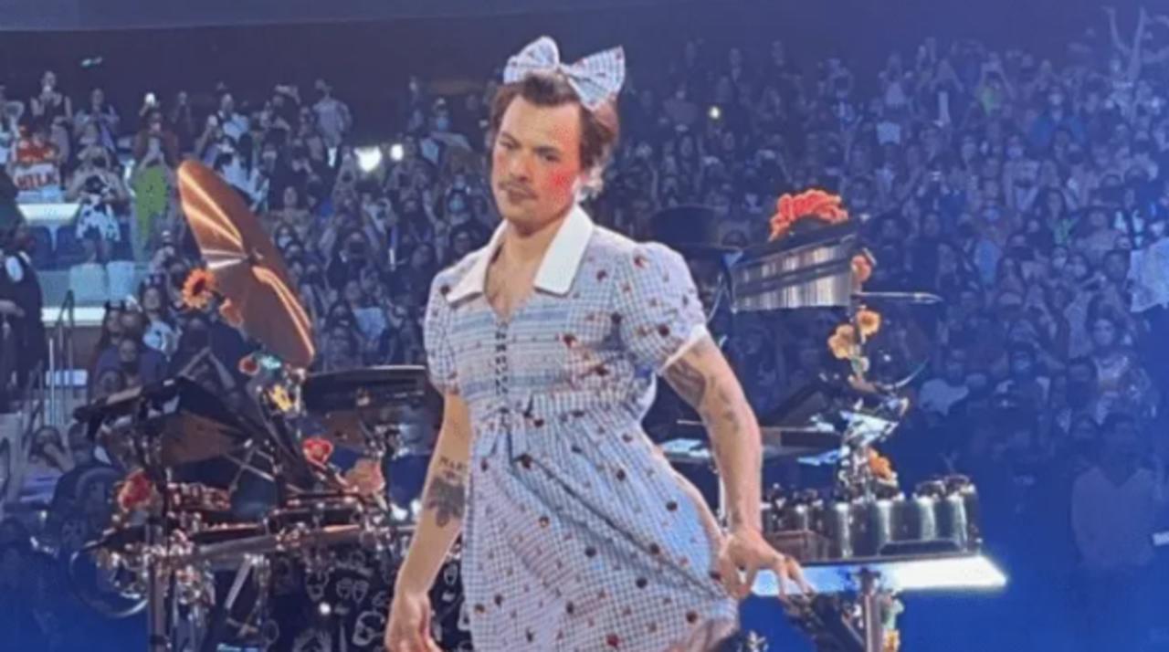 Harry Styles homenajea a Britney Spears y se viste como ‘Dorothy’ de El Mago de Oz
