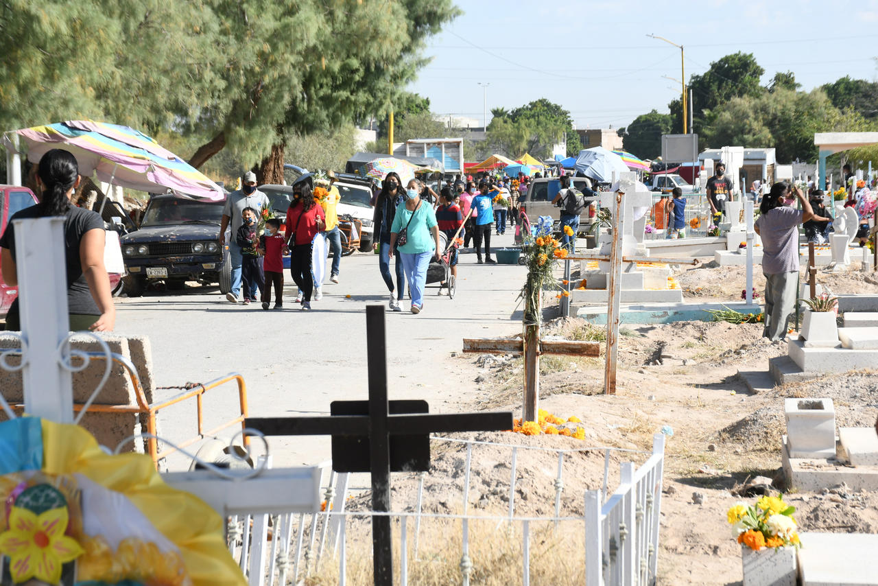 Autoridades reportan 'saldo blanco' tras Día de Muertos en panteones de Torreón
