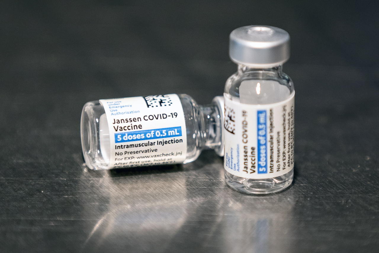 La vacuna de Janssen es la que más eficiencia pierde con el tiempo