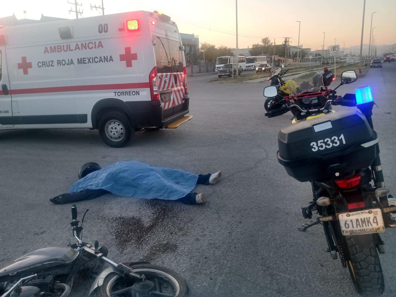 Motociclista muere en Torreón tras impactarse contra autobús de pasajeros