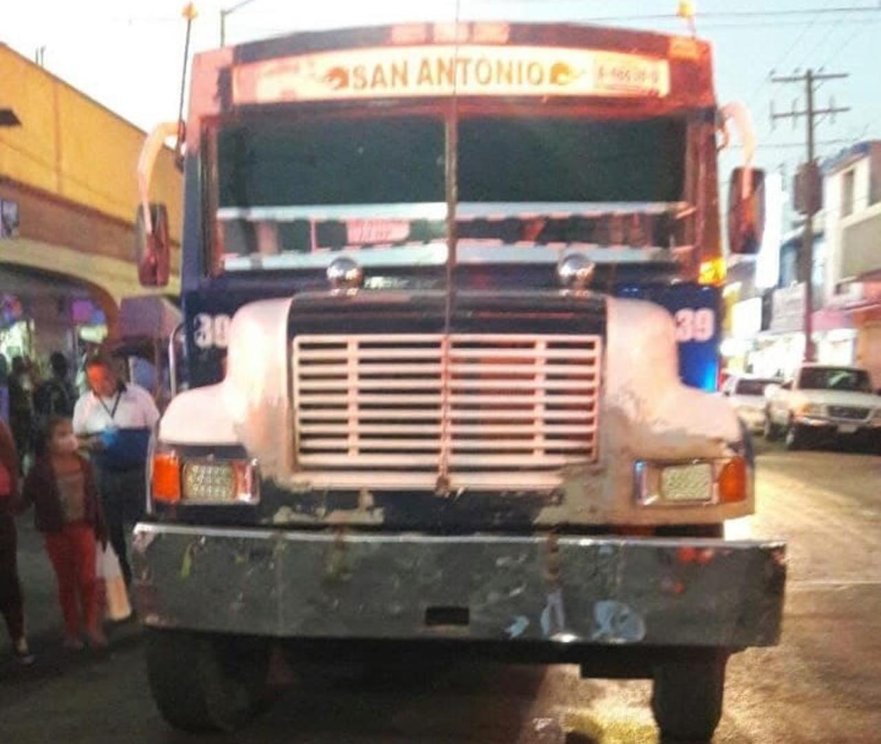 Autobús atropella a hombre de 60 años en Centro de Torreón