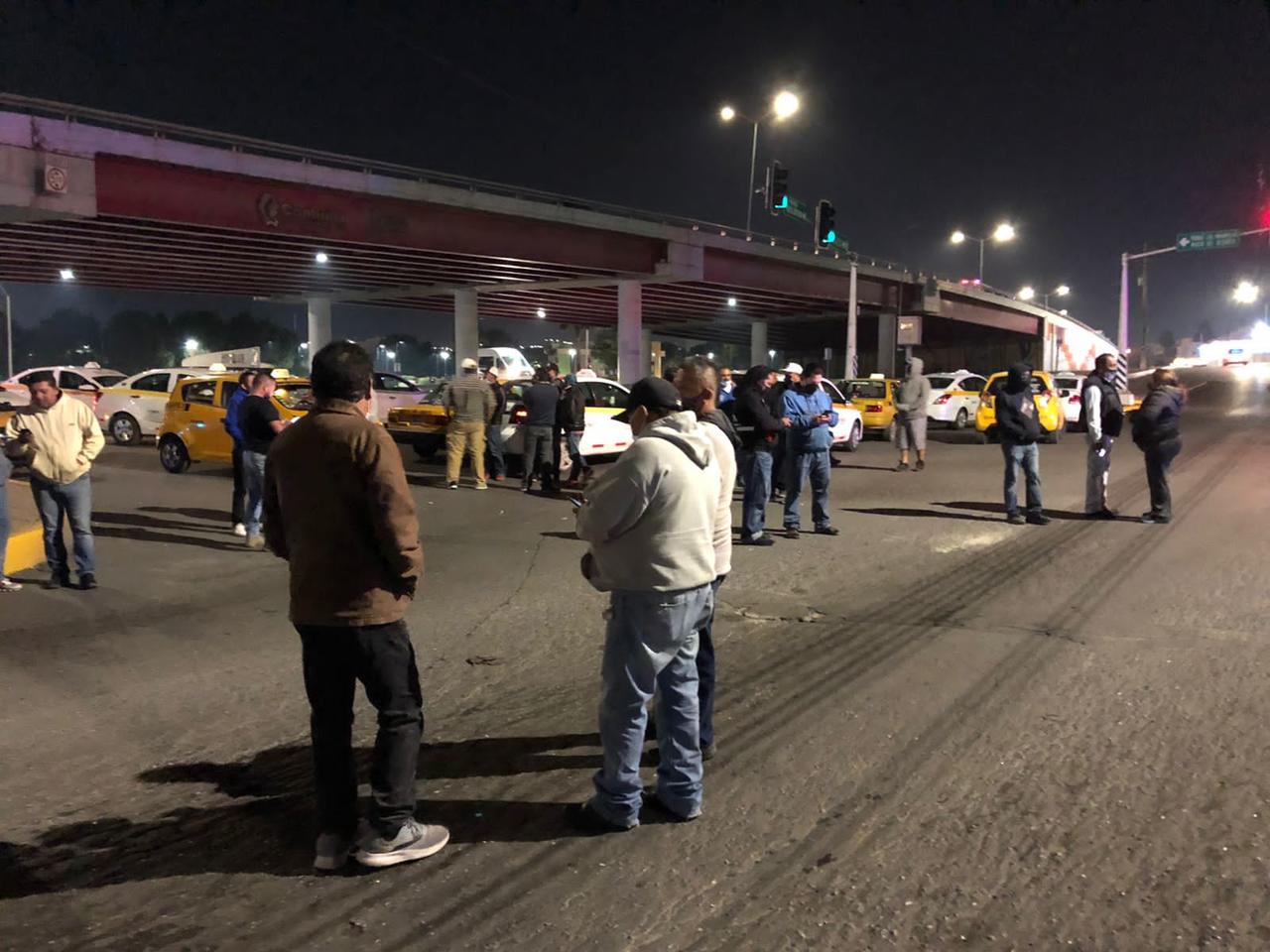 Taxistas de Saltillo protestan; exigen garantías para trabajar con seguridad