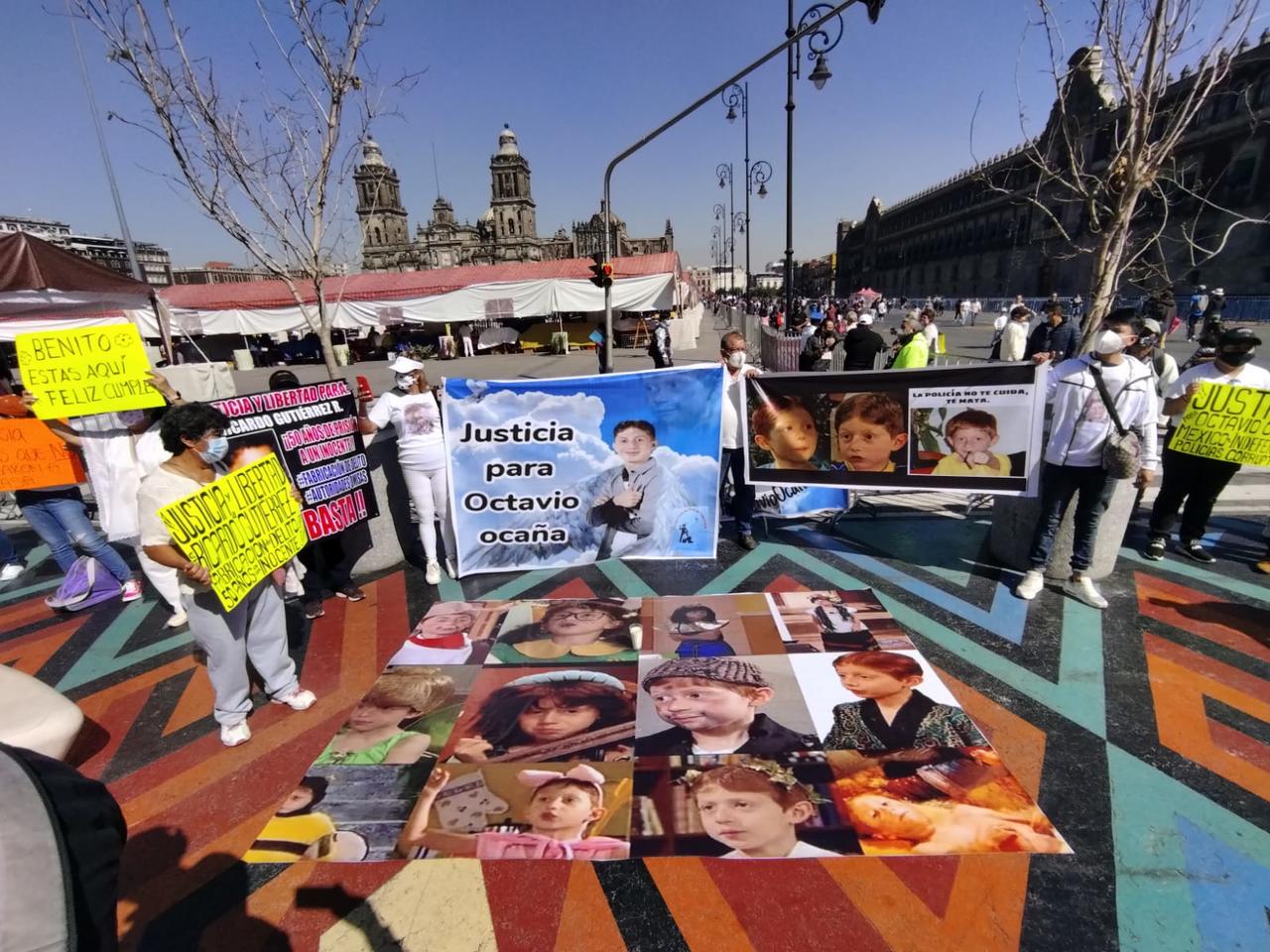 Cientos de personas exigen justicia para familia de Octavio Ocaña en Zócalo de CDMX