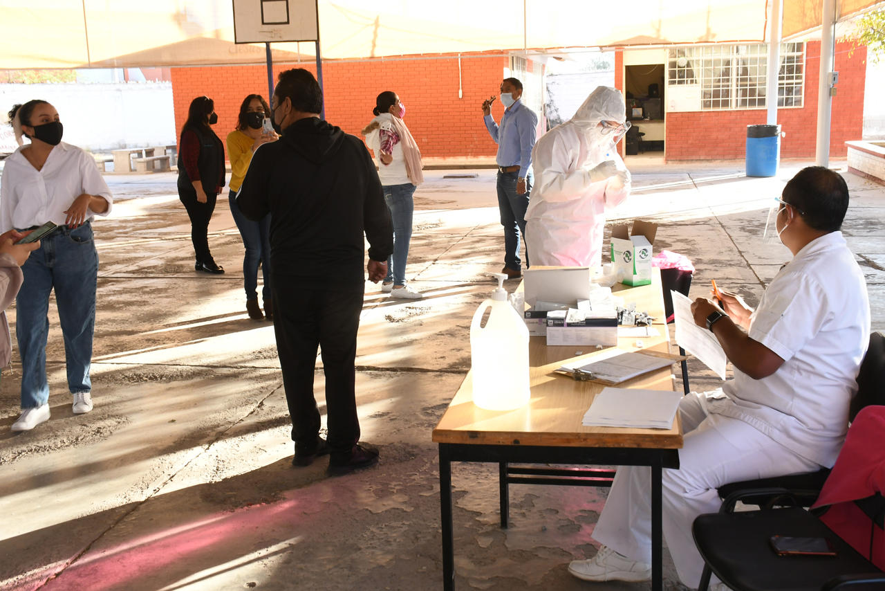 Realizan pruebas de antígeno en escuela de Torreón que había cerrado por COVID-19