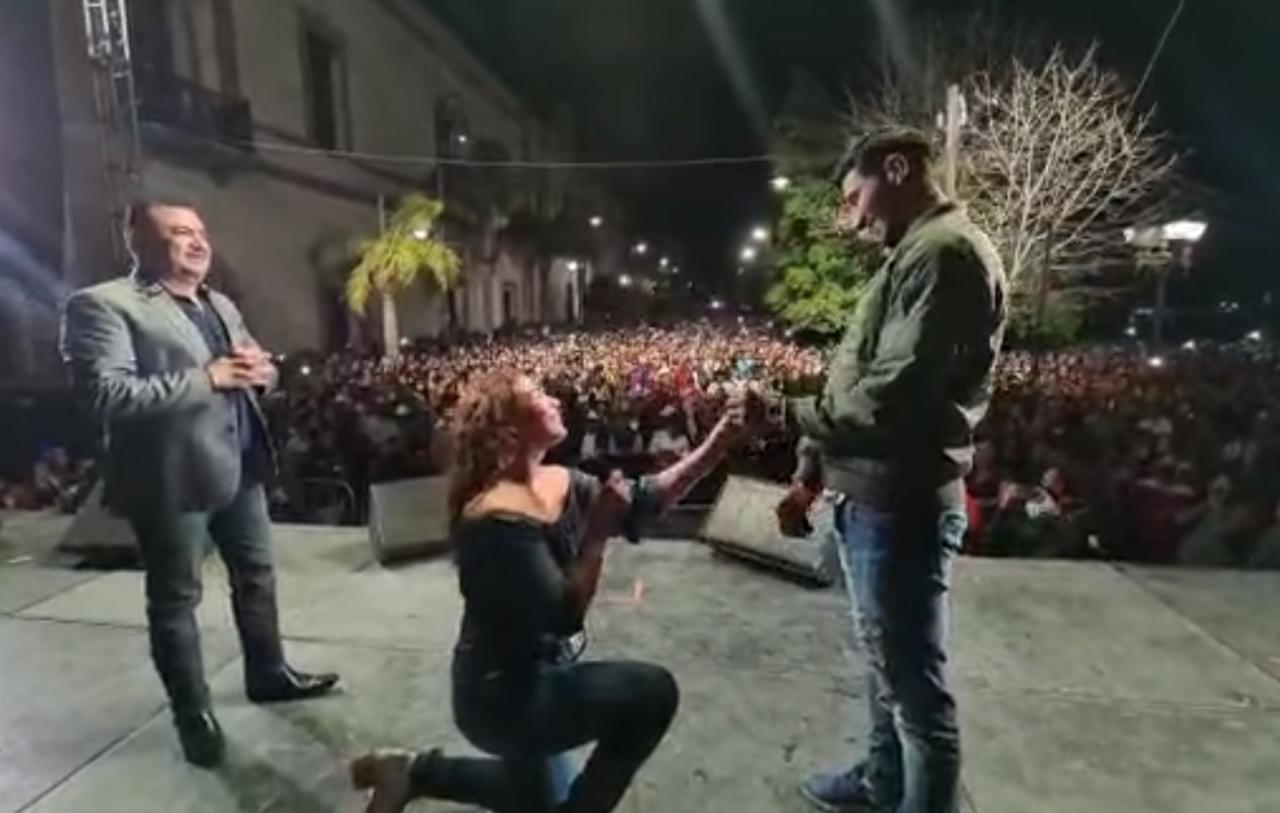 Propuesta de matrimonio en concierto de Conjunto Primavera en Lerdo se vuelve viral