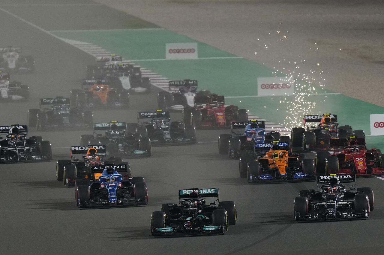 Hamilton gana el debutante Gran Premio de Qatar