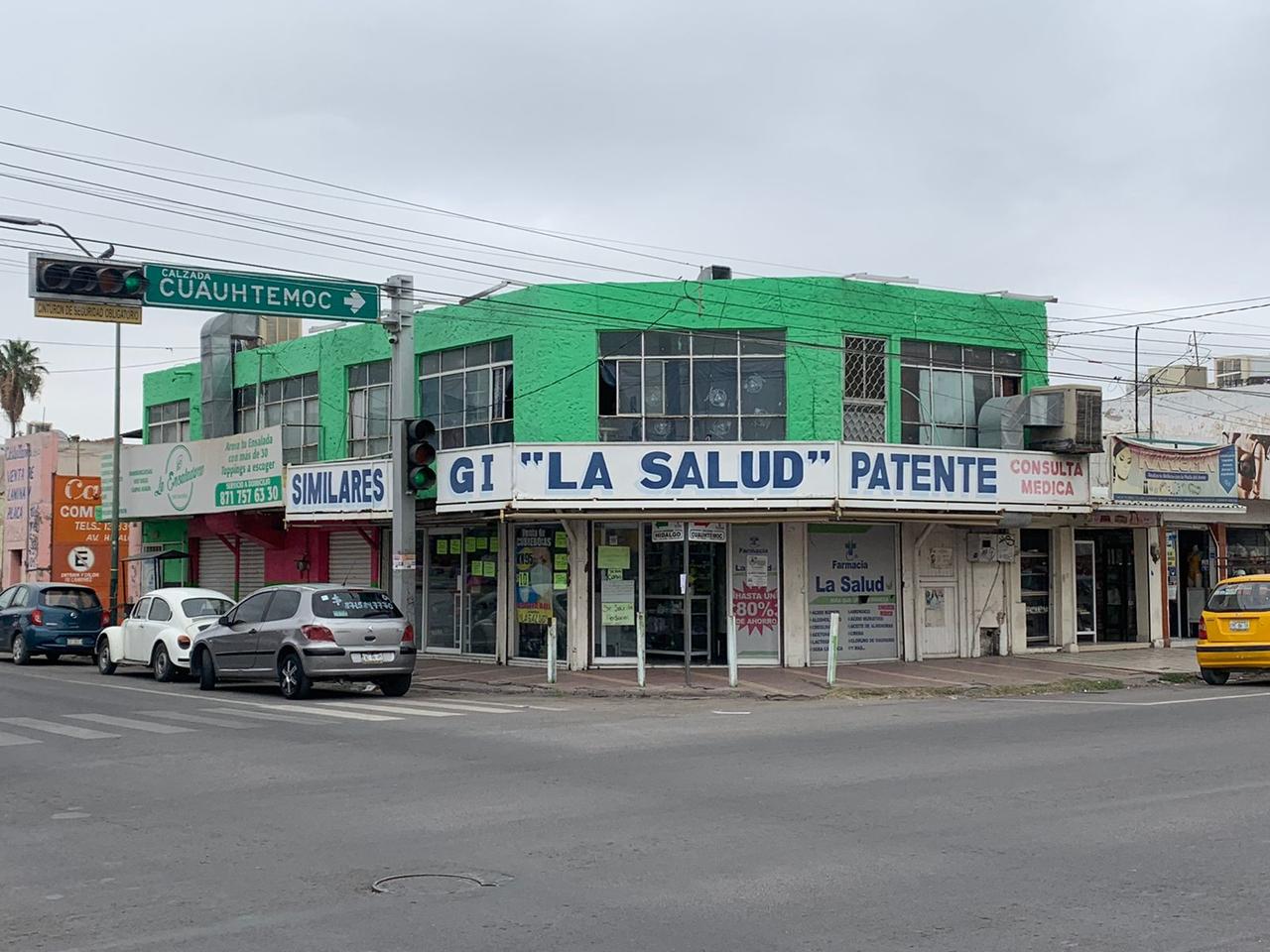 Sujeto armado con cuchillo asalta farmacia en Torreón