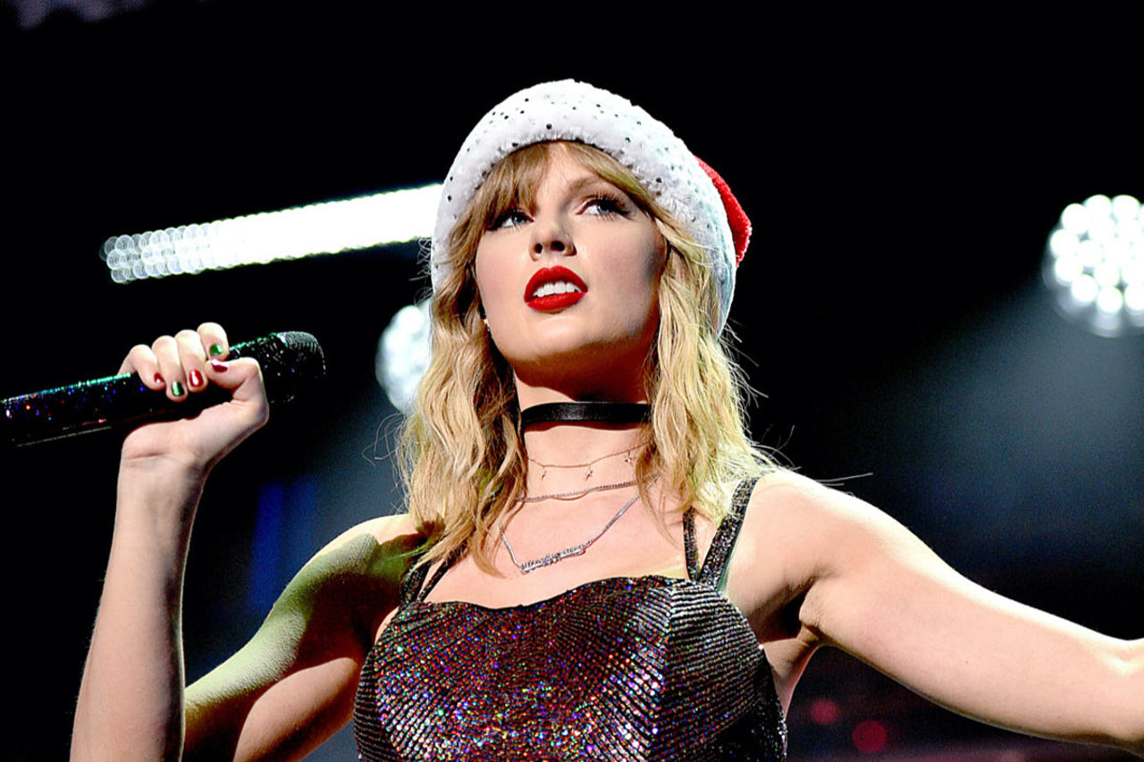 Taylor Swift publica nueva versión de su tema Christmas Tree Farm