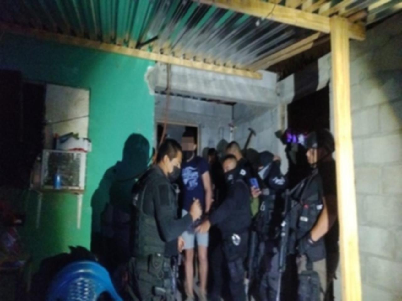Policías rescatan a 12 migrantes hacinados en casa de Piedras Negras