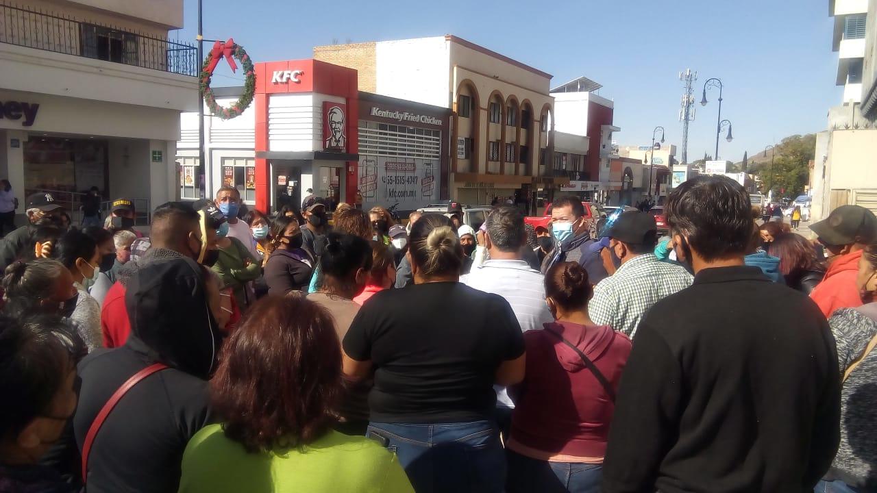 Ciudadanos de Saltillo se manifiestan en Secretaría de Salud