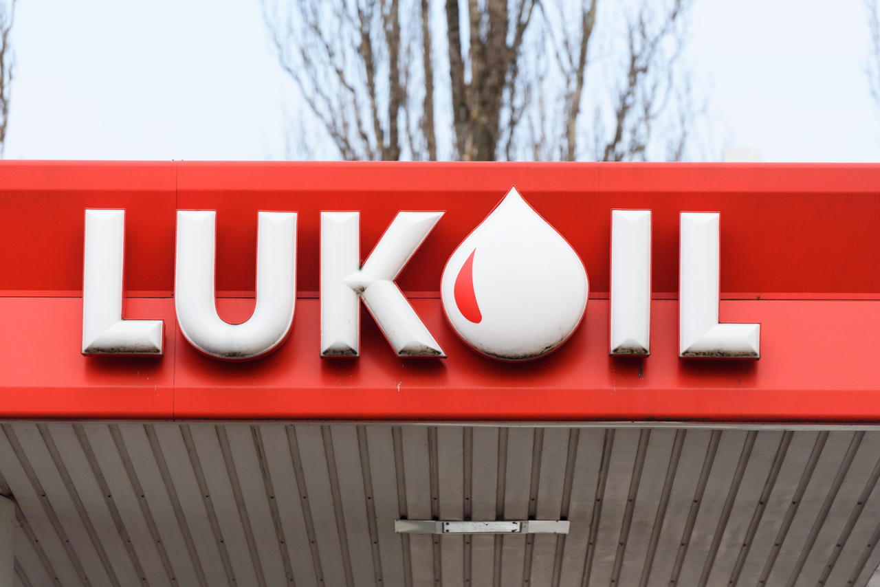 Petrolera Lukoil descubre campo de unos 250 millones de barriles en México