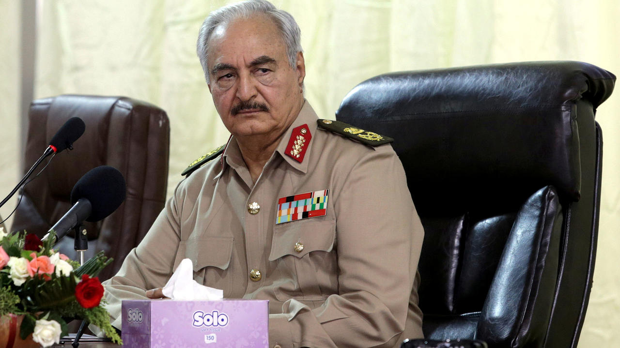 Un tribunal libio condena a muerte al mariscal Jalifa Hafter y enmaraña más las elecciones
