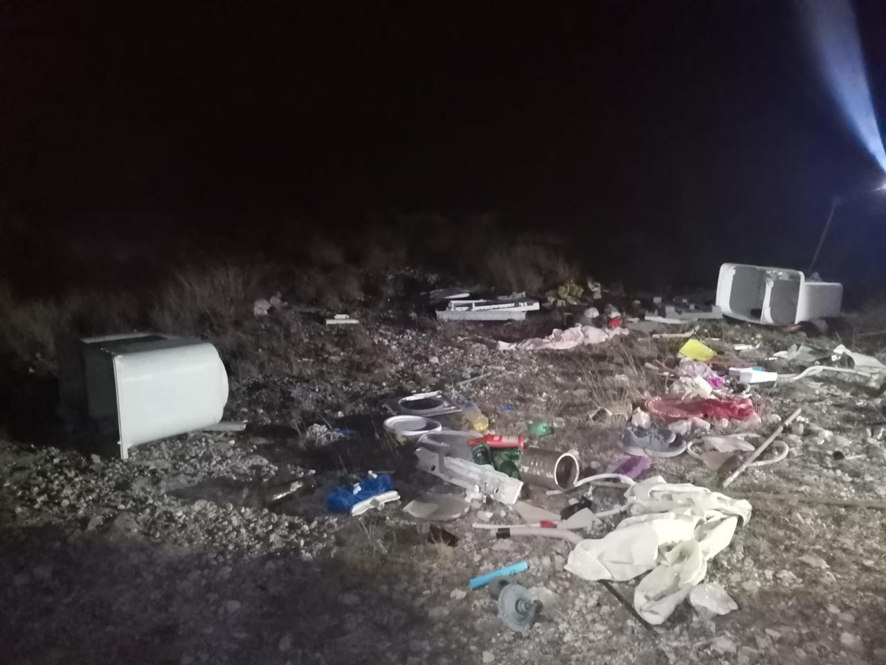 Personas vuelven a tirar basura en arroyo en Saltillo