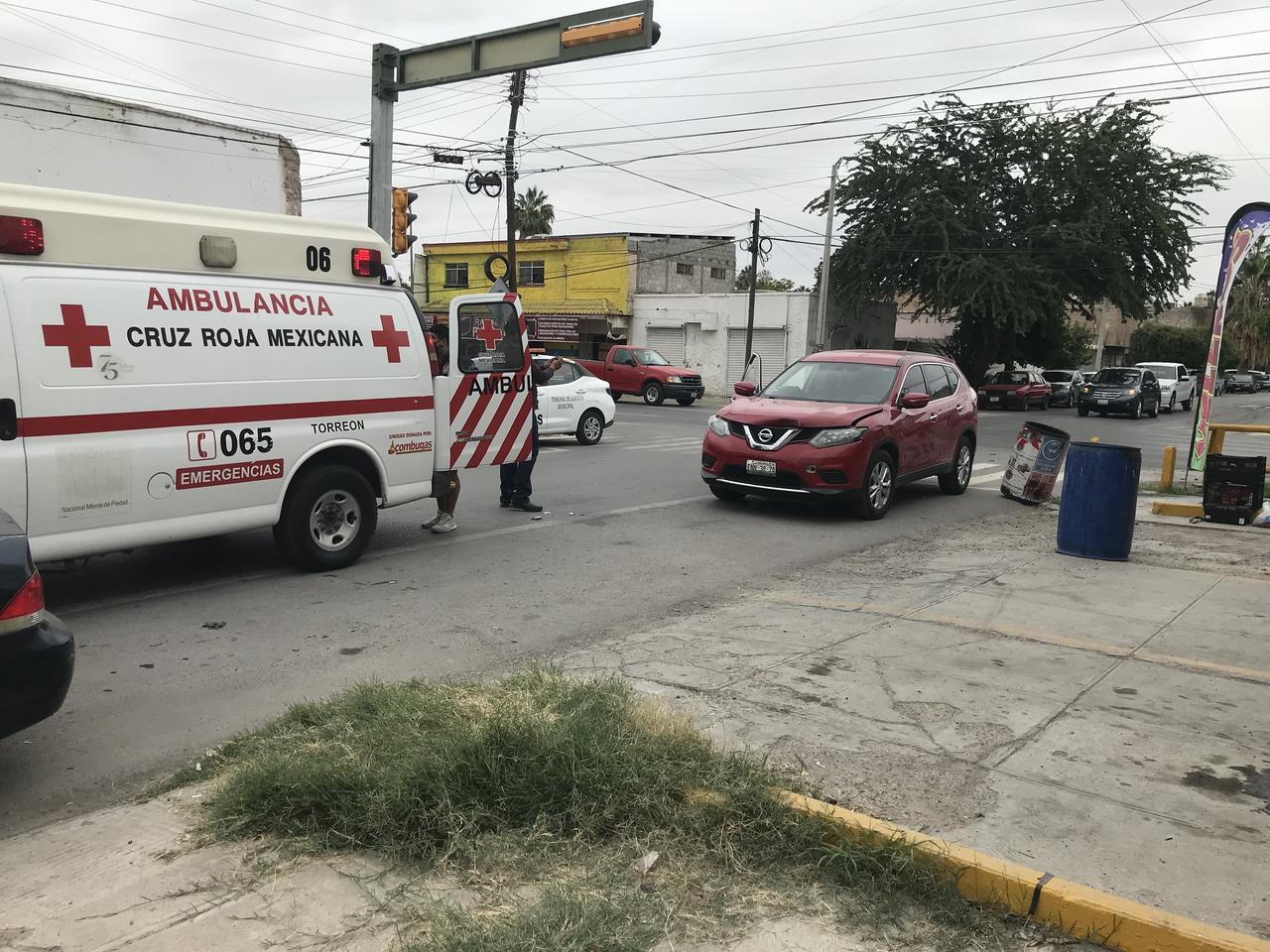 Choque en Torreón deja un adulto mayor lesionado