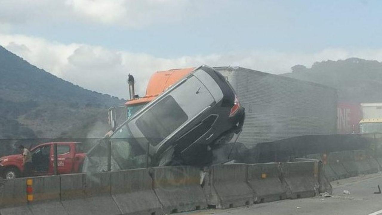 Un choque en la autopista México-Querétaro provoca el cierre de la circulación