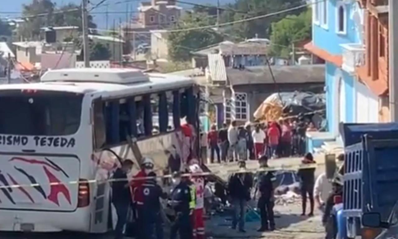 Accidente de autobús en Joquicingo suma al menos 19 muertos y 30 lesionados