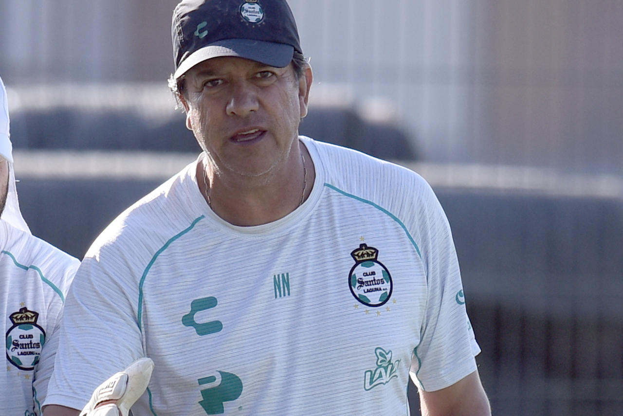 Nicolás Navarro deja de ser el entrenador de porteros de Santos Laguna 