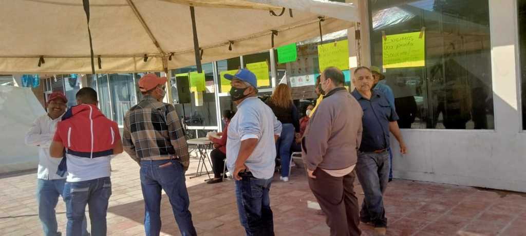 Trabajadores toman la presidencia municipal de Matamoros