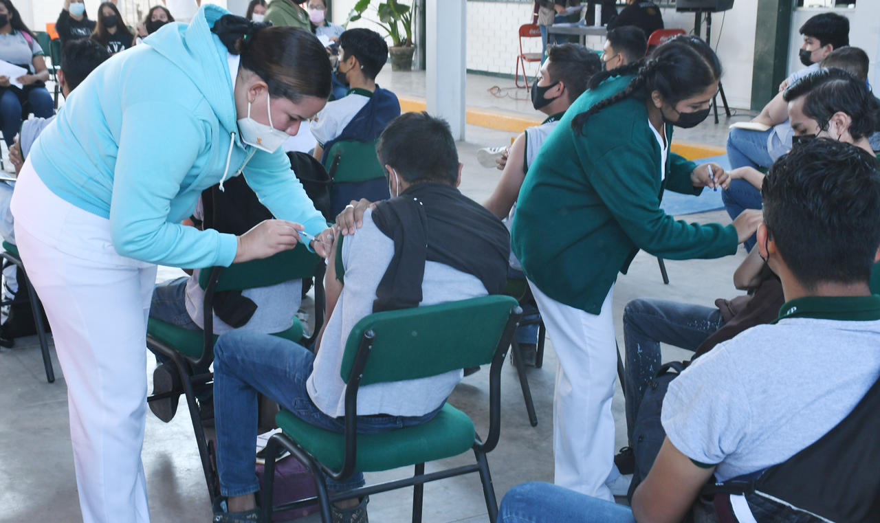 Vacunados contra COVID más de 8 mil rezagados de Laguna de Coahuila