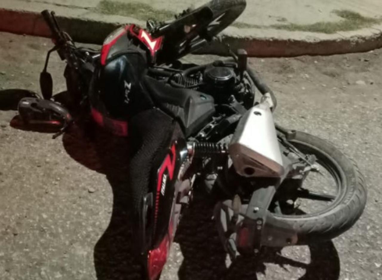 Menor de 17 años resulta lesionado tras accidente de moto en San Pedro