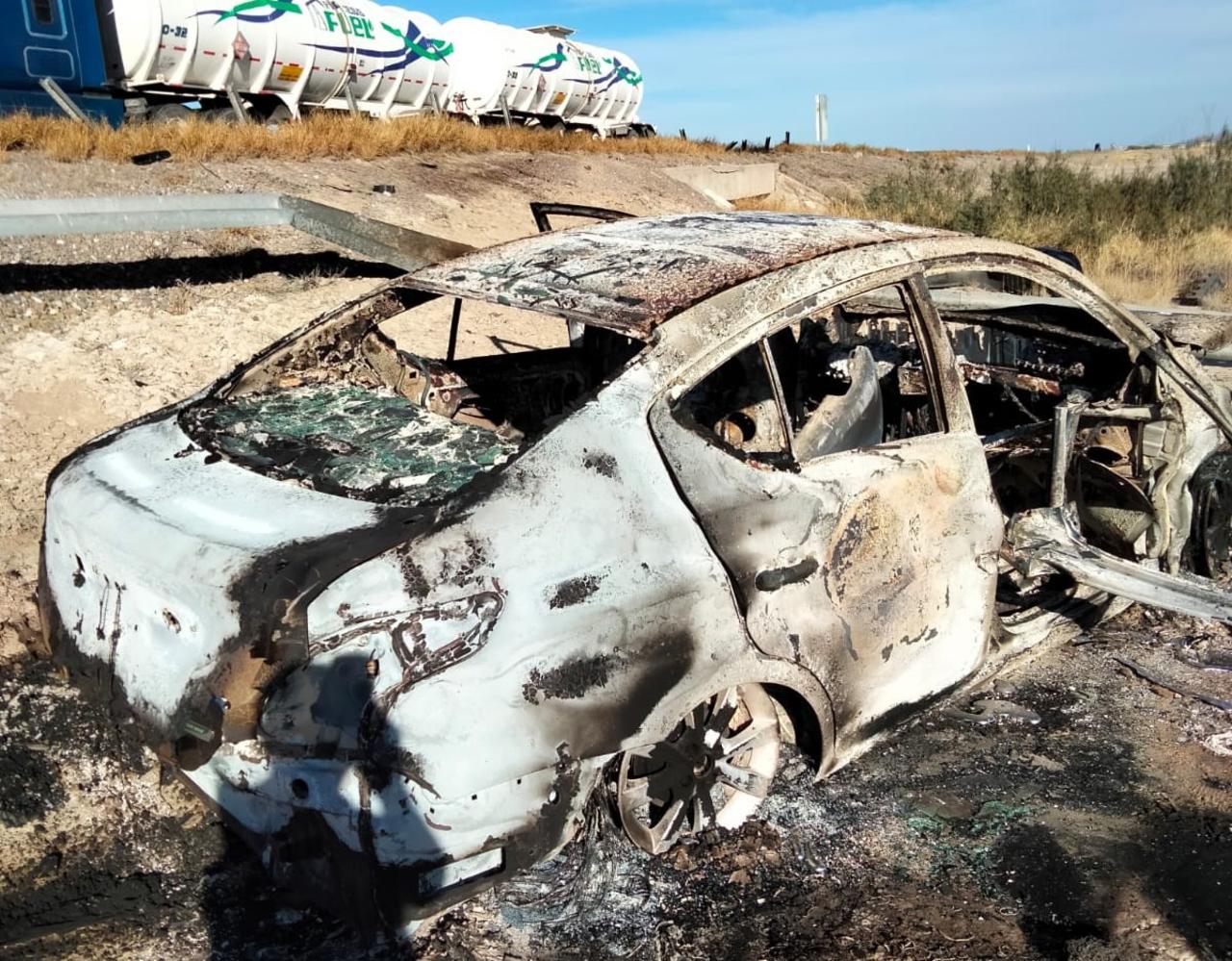 Vehículo vuelca y se incendia sobre carretera Saltillo-Torreón, hay un lesionado