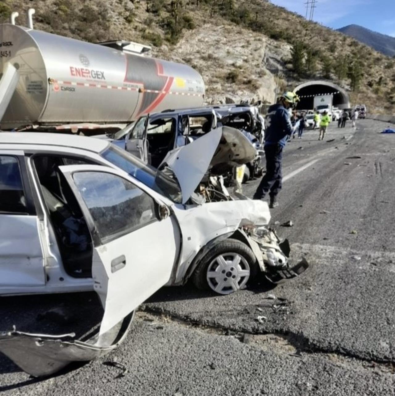 Percance carretero en Arteaga suma seis fallecidos
