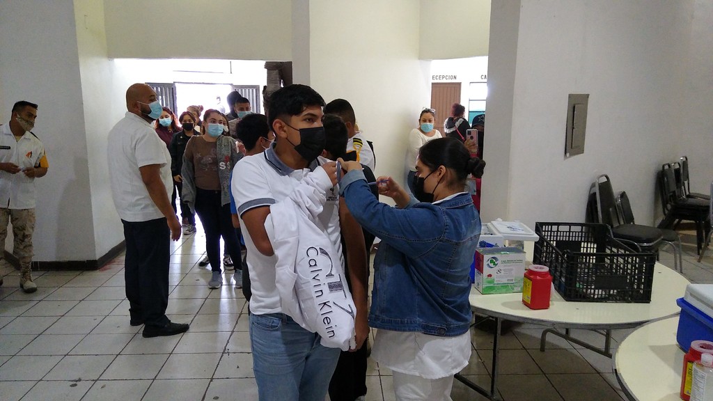 Inicia vacunación antiCOVID a adolescentes en Piedras Negras