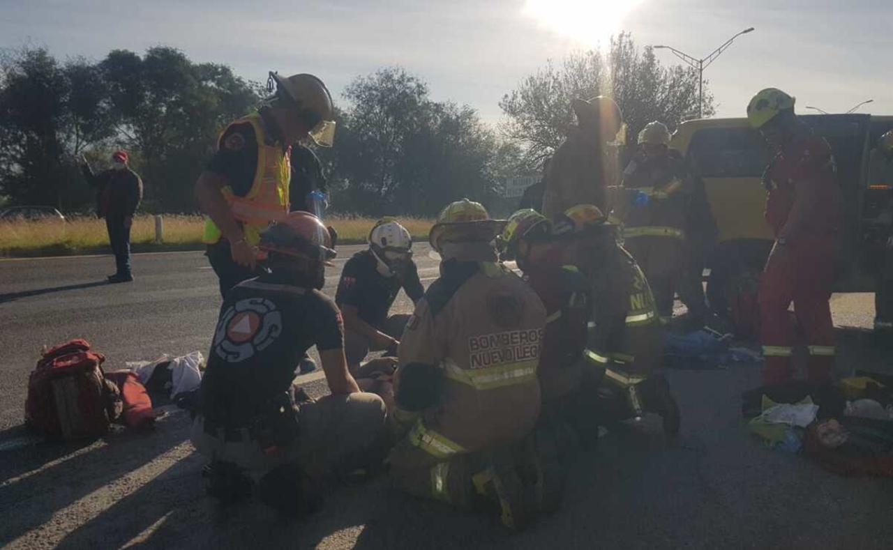 Accidente carretero deja dos muertos y siete heridos en Nuevo León