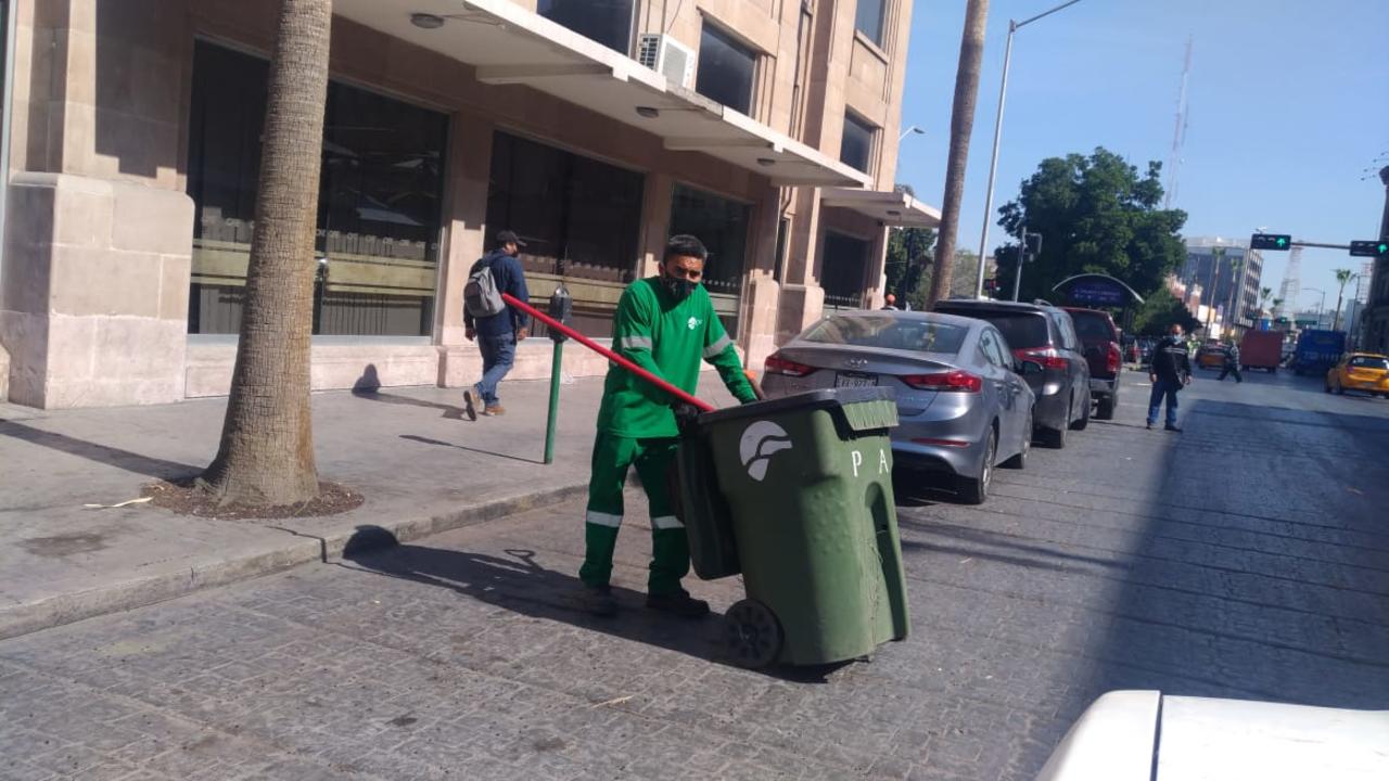 Autoridades refuerzan limpieza en Centro de Torreón