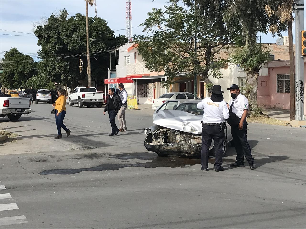 Aparatoso choque en Torreón deja una mujer de edad avanzada lesionada