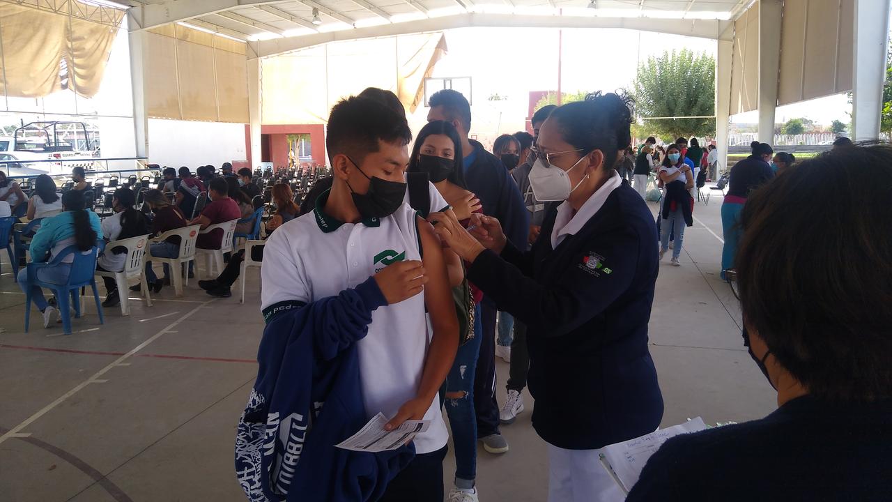 Vacunación antiCOVID para adolescentes avanza rápido en San Pedro