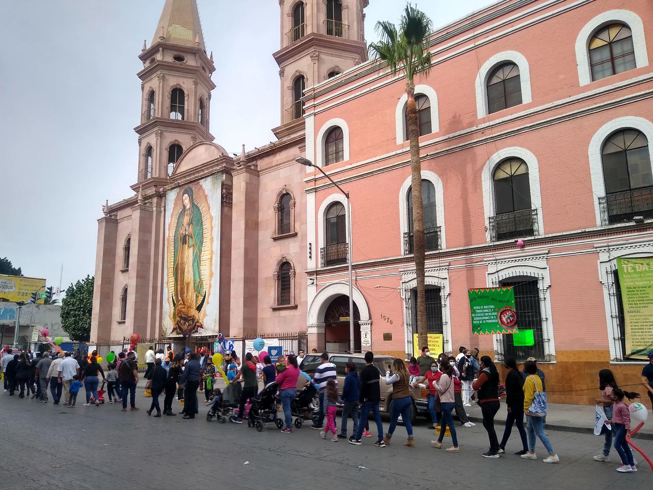 Más de 100 mil personas peregrinaron en Torreón para venerar a la Virgen de Guadalupe