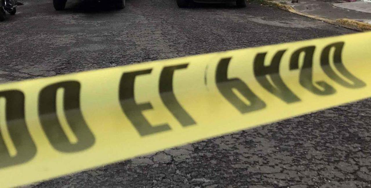 Paisano muere al volcarse camioneta en la que viajaba sobre carretera a Monclova