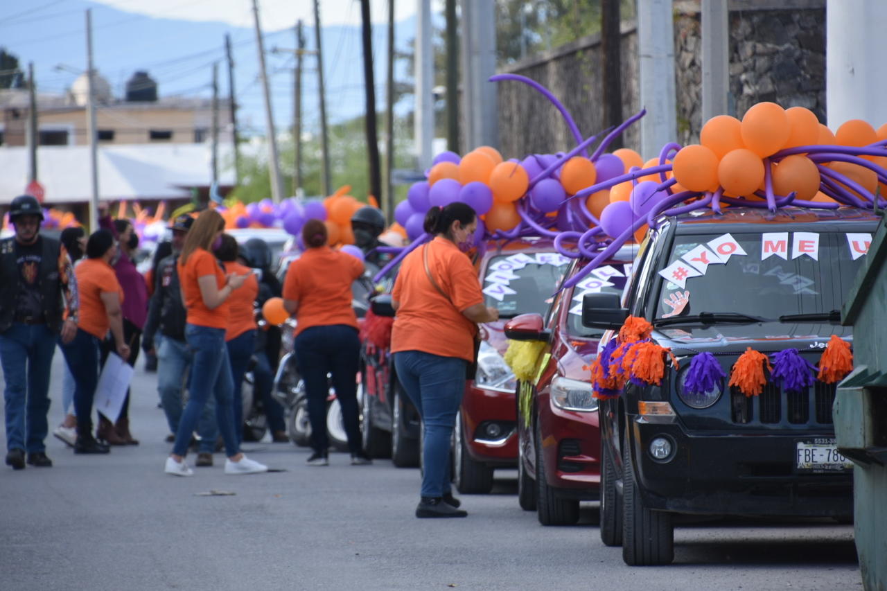 Mujeres realizan caravana contra la violencia en Monclova