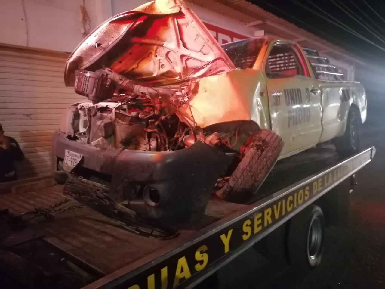 Camioneta vuelca sobre la carretera Torreón - San Pedro