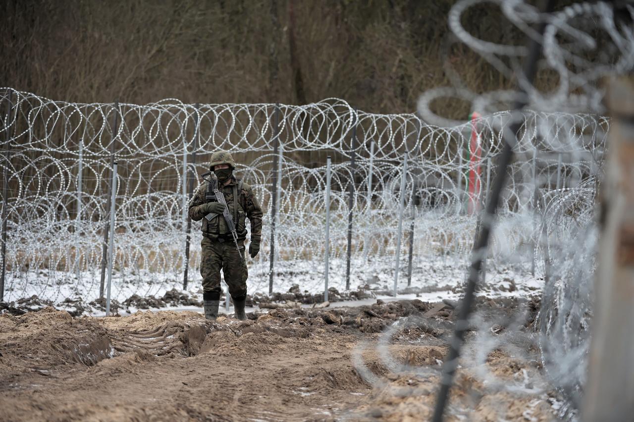 Soldados británicos llegan a Polonia para ayudar en la vigilancia fronteriza