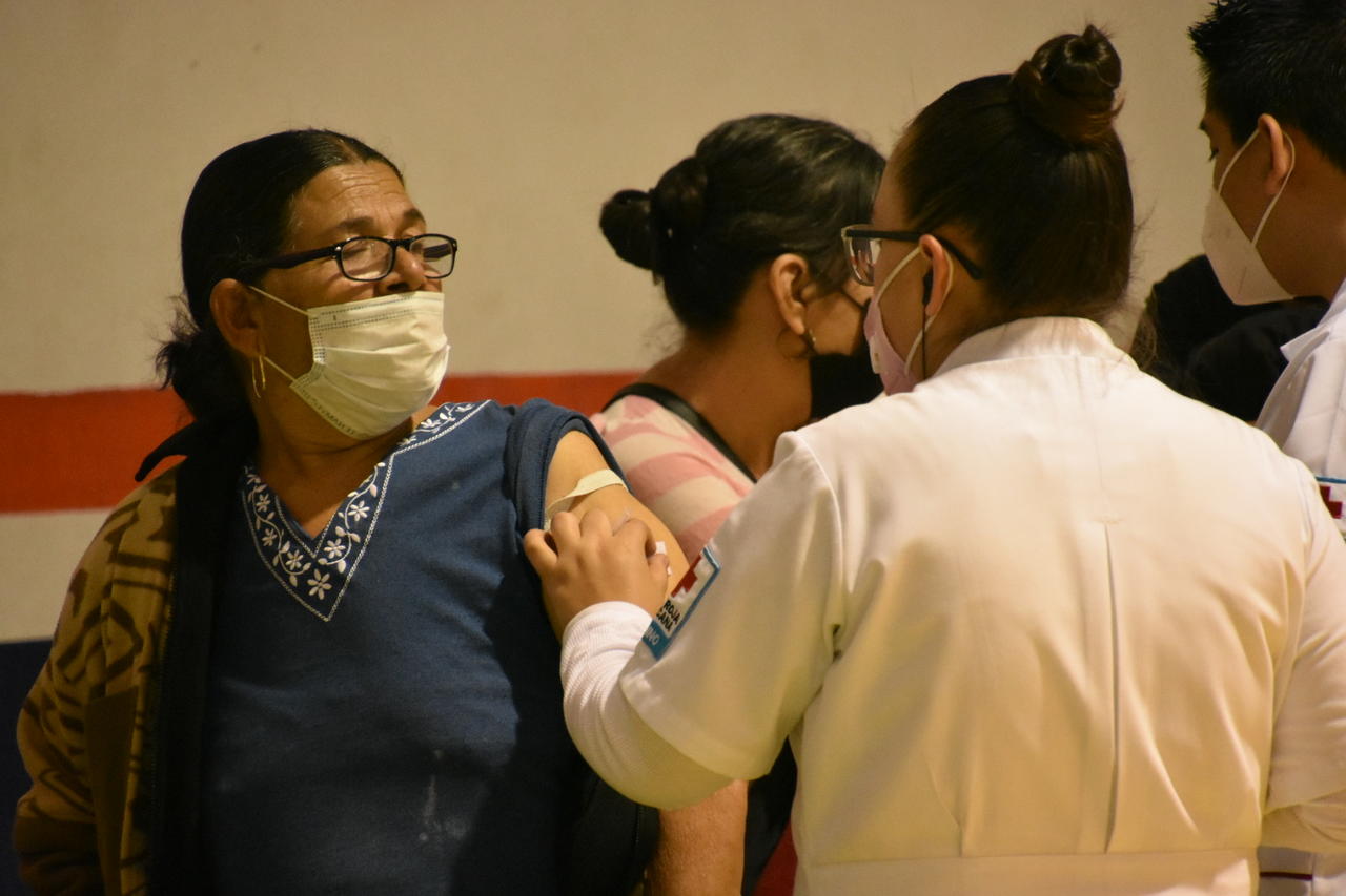 Se vacunan miles en Monclova contra COVID