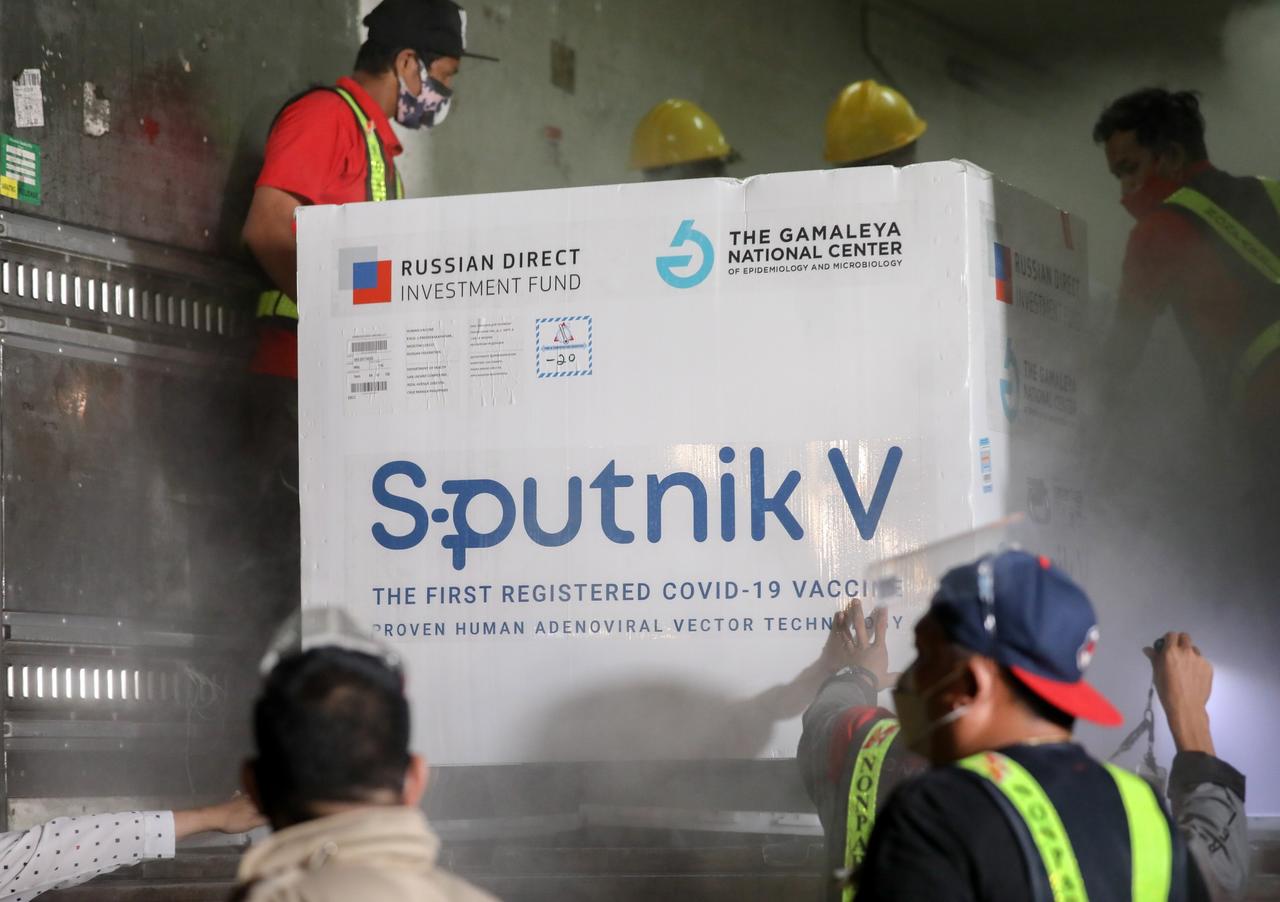 Rusia afirma que la vacuna Sputnik V protege bien contra la variante ómicron del COVID-19