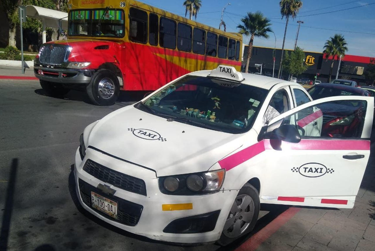Escaso número de mujeres operan taxis en Saltillo