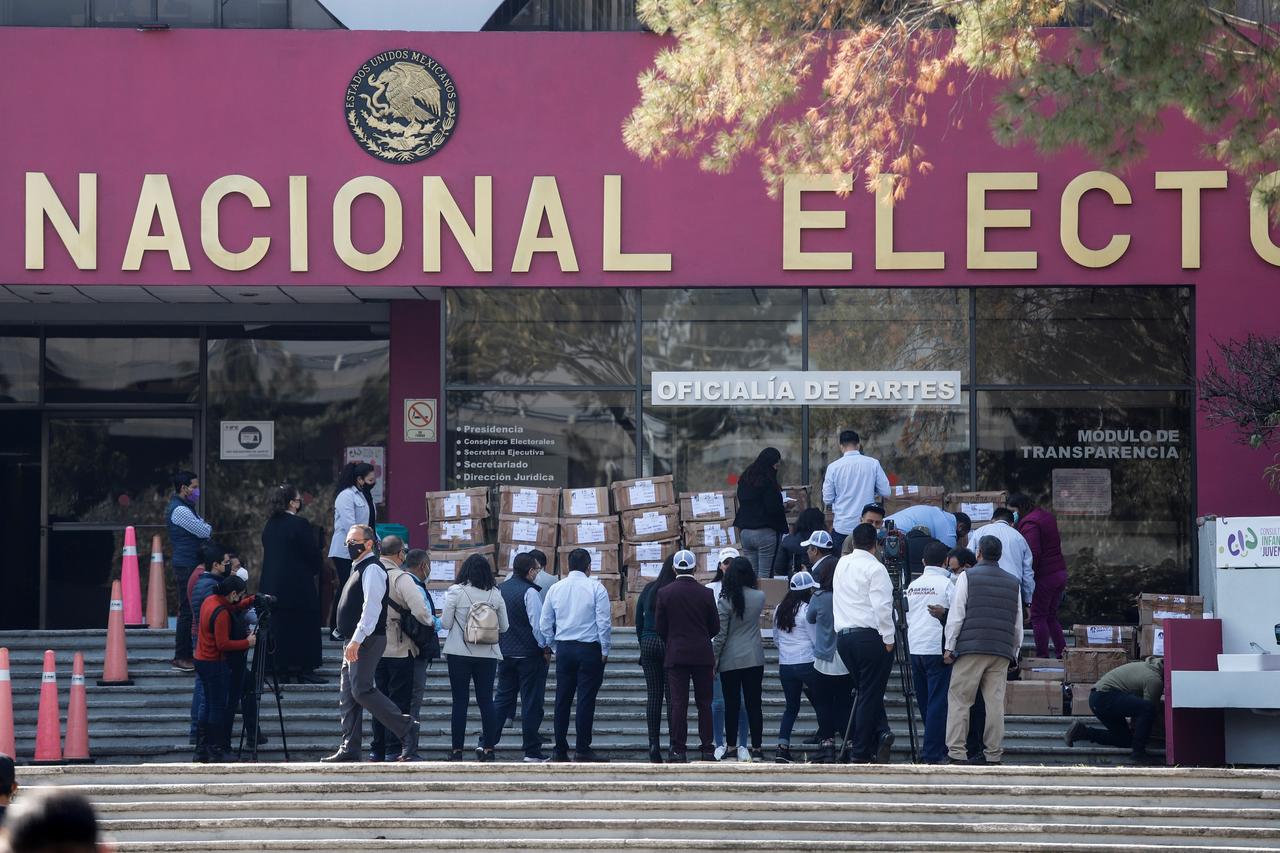 En votación dividida, INE determina posponer revocación de mandato