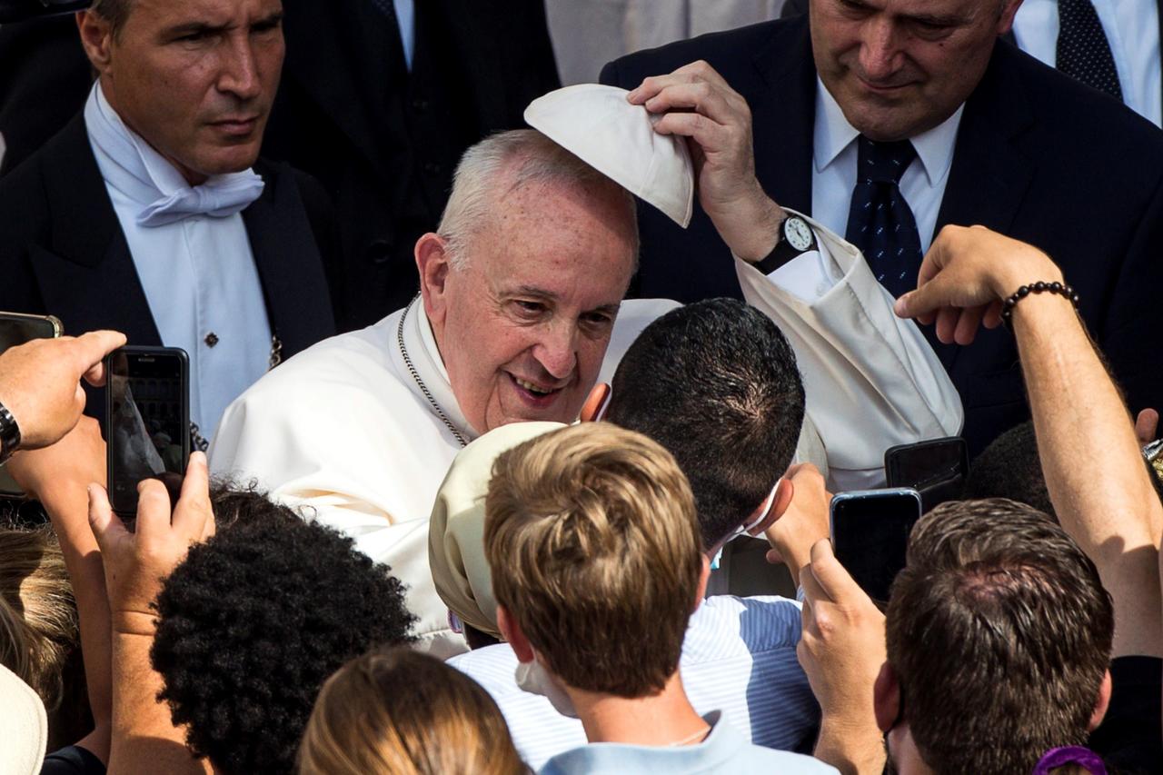 Papa Francisco cumple 85 años mientras sus reformas ganan inercia
