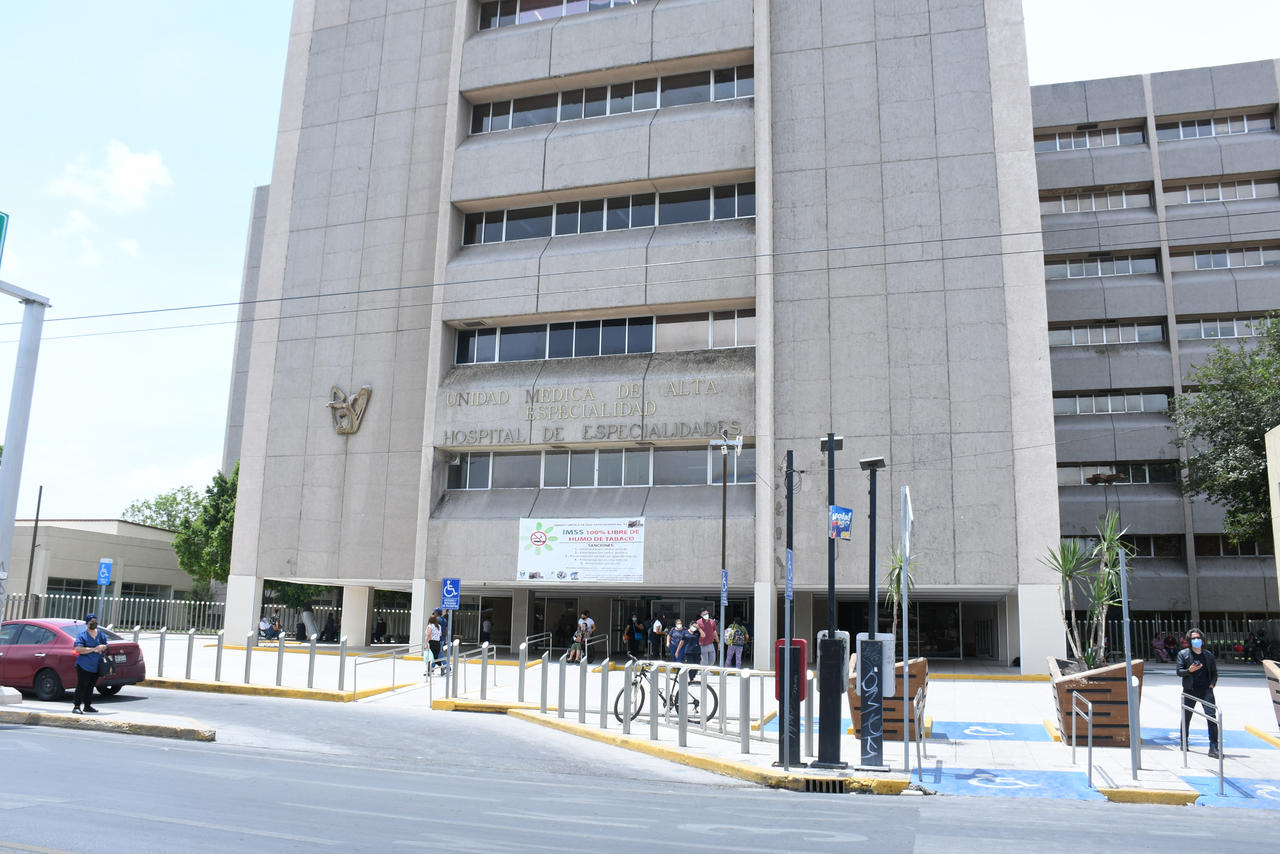 Aplican refuerzos antiCOVID a personal de salud de Torreón y Matamoros