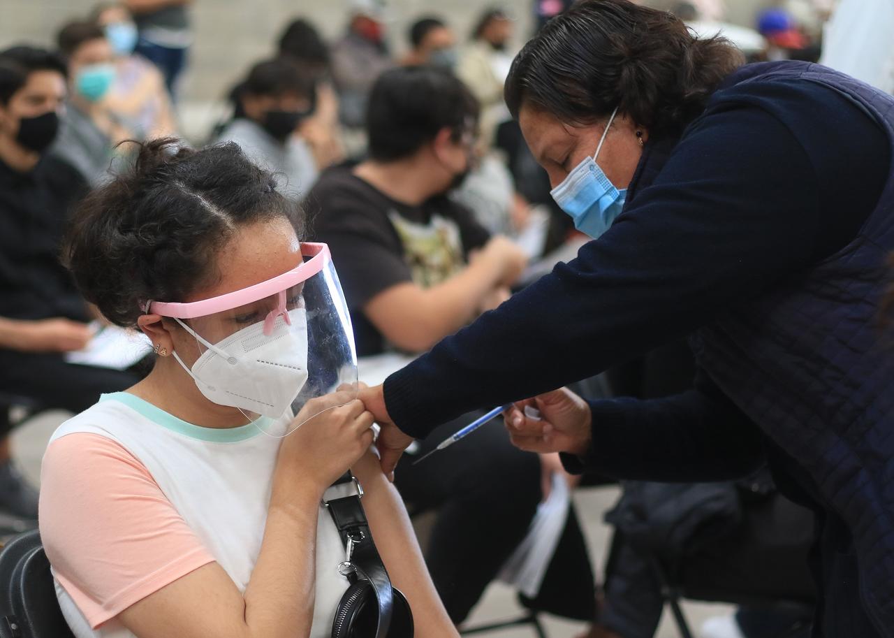 México reporta 3 mil 319 nuevos contagios de COVID